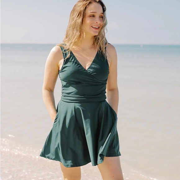 HoneyMark sugar skort in evergreen - size M - Picture 2 of 3